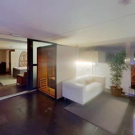 Nice And Cosy Place With Jacuzzi And Sauna To Relax In The Centre Of Antwerpen Buitenkant foto