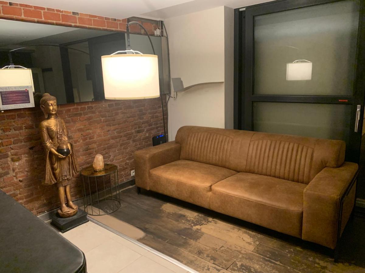 Nice And Cosy Place With Jacuzzi And Sauna To Relax In The Centre Of Antwerpen Buitenkant foto