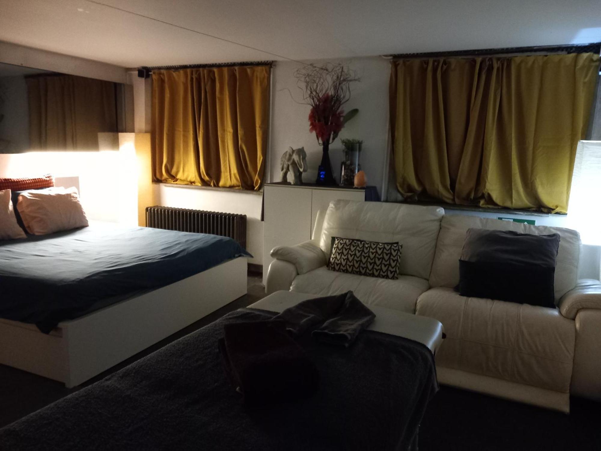 Nice And Cosy Place With Jacuzzi And Sauna To Relax In The Centre Of Antwerpen Buitenkant foto